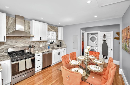 Neponset - Port Norfolk Apartment | 4BD 2BA Spacious Duplex W/Parking. Walking Distance to MBTA & Restaurants