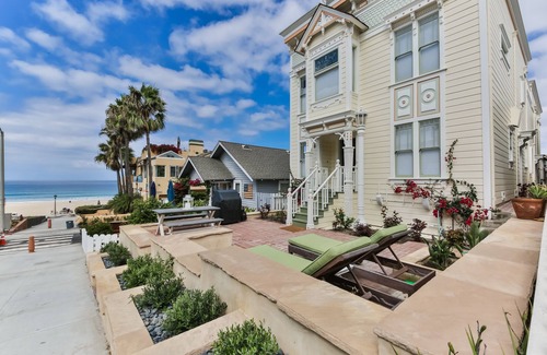 The Strand House | 4BD/4BA. Ocean views & garage parking. Beach & Bike path. Walk to Restaurants.