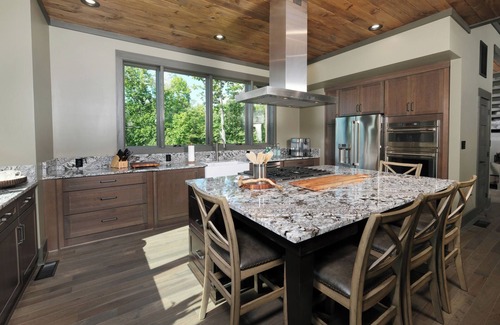 Gatlinburg - Pigeon Forge Ski Chalet | 4bd/5ba sleeps 10, Private, Mtn views, pools, hot tub, fireplaces, large parking