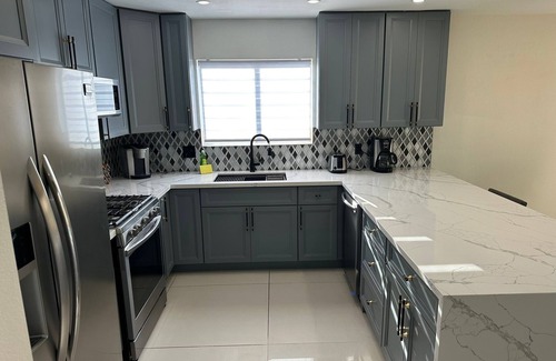 Summerlin House | 4bd Home w/big sun deck, pool, BBQ, Hot tub, Pet friendly, short ride to Strip