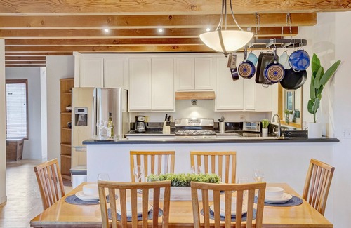 San Rafael House | 4BD Marin Retreat w/HotTub, Billiards, BBQ/Firepit