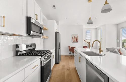 Nashville House | 4BD Townhome East Nash with Rooftop 12ppl