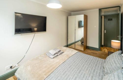 Westbourne Villa | 4BD Townhouse - Paddington!