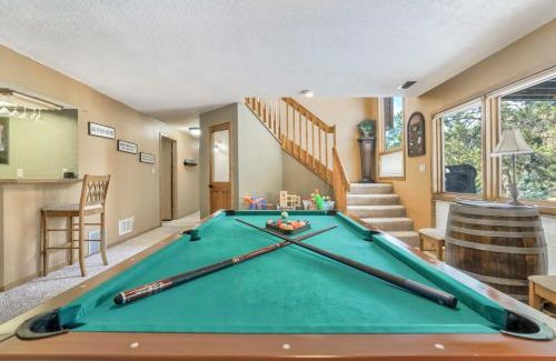 Woodmoor House | 4BD Woodland Lodge Pool Table Grill Dogs Welcome