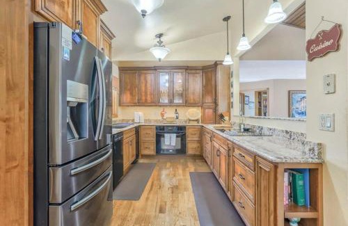 Woodmoor House | 4BD Woodland Lodge Pool Table Grill Dogs Welcome