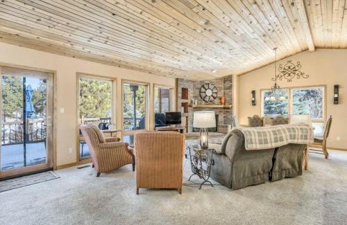 Woodmoor House | 4BD Woodland Lodge Pool Table Grill Dogs Welcome