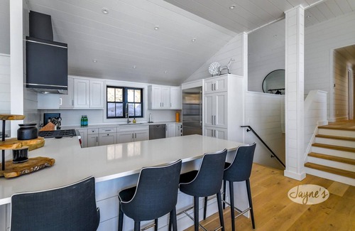 Port Carling Cottage | 4bdrm 3 bath super elite cottage on Lake Joe! SW exposure! All-day sun!