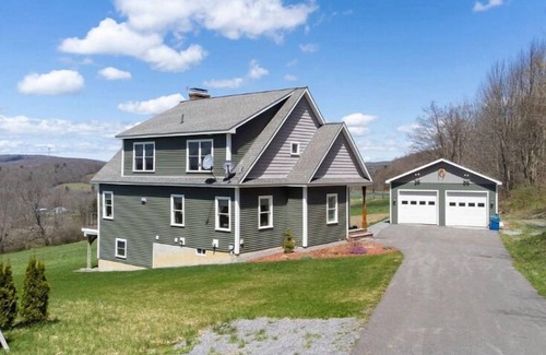 East Worcester House | 4BED house 56acers 25 mins: Cooperstown Oneonta Cobleskill: Pets OK, No Wi-Fi,tv