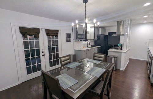 South Arlington House | 4Bedroom 2 Bath Plus Game Room