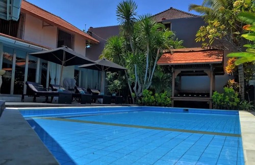 Dewi Sri Villa | 4Bedroom In Legian w/Bilyard+ Close to Seminyak