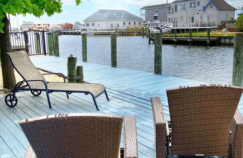 Osbornsville House | 4BR, 2.5 BA Private WATERFRONT home with in law suite. Great for large families