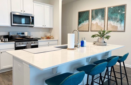 Cape May Court House Apartment | 4BR 2.5 Bath/9 Beds/Near Stone Harbor & Cape May/Sleeps 12/Fenced Yard