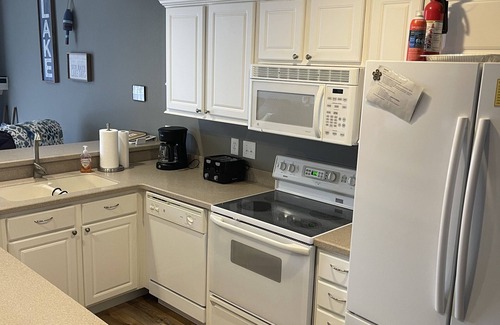 Camdenton Condo | 4BR/3BA Luxury Lakefront, Penthouse Executive Clearwater Condo w/12x32 boat slip