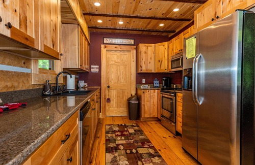 Morgantown Cabin | 4BR, 3BA