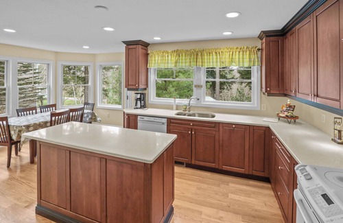 Thornton House | 4BR Family Getaway in Owl’s Nest Resort close to hiking and river