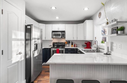 Alta Vista Area Apartment | 4BR Family Home | 2 King Beds | Firepit | BBQ | Fenced Yard