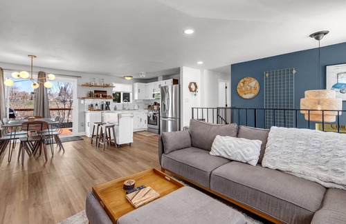 West University House | 4BR Getaway: Gym,Office & Volleyball Near Downtown