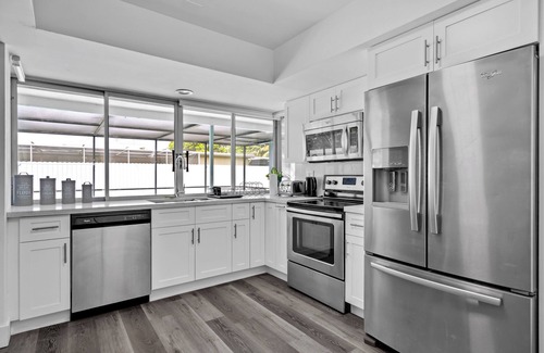 Miramar House | 4BR Getaway + Pool + Game Room, 18-mins to Oceann
