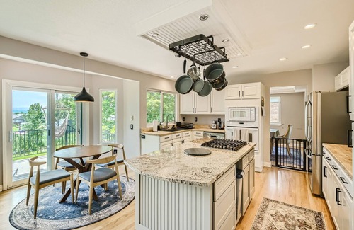 Scenic Heights House | 4br home with Mountain Views - Central to Arvada, Golden, Boulder & Denver