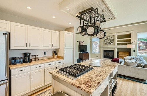Scenic Heights House | 4br home with Mountain Views - Central to Arvada, Golden, Boulder & Denver