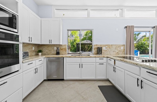 Palm Beach - West Palm Beach House | 4BR Intracoastal Retreat with Pool, Games & More!