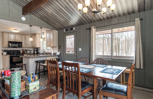 Ludlow Cabin | 4BR mountain cabin w/deck & fireplace