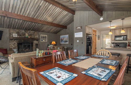 Ludlow Cabin | 4BR mountain cabin w/deck & fireplace