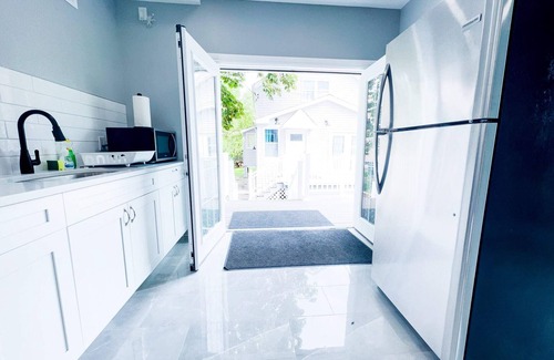 Niagara Falls House | 4BR Niagara Getaway-Prime Location