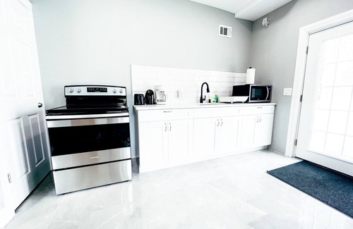 Niagara Falls House | 4BR Niagara Getaway-Prime Location