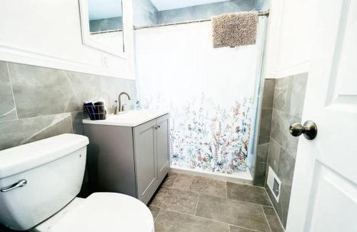 Niagara Falls House | 4BR Niagara Getaway-Prime Location
