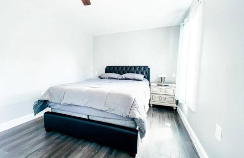 Niagara Falls House | 4BR Niagara Getaway-Prime Location