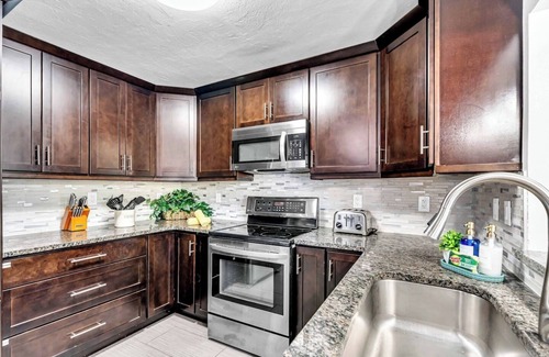 Bradenton House | 4BR Oasis w/Pool & Firepit – Near AMI & IMG