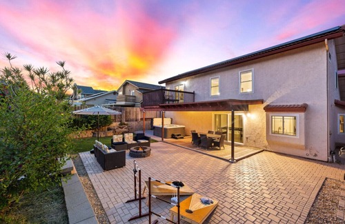 Bonita Apartment | 4BR Oasis with Spa in Bay Terraces