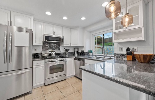 Bonita Apartment | 4BR Oasis with Spa in Bay Terraces
