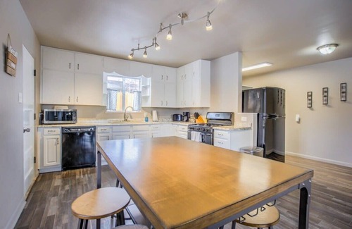 East Colorado Springs House | 4BR Olympic Training Center with Grill