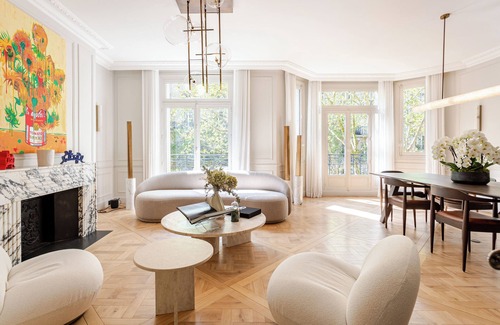 Faubourg-du-Roule Apartment | 4BR Parisian Chic Getaway - Eiffel & Seine Walks