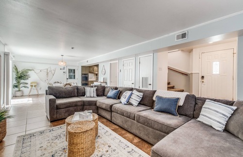 North San Antonio - SAT House | 4BR Pool Hot Tub Game & Putt-Putt Retreat