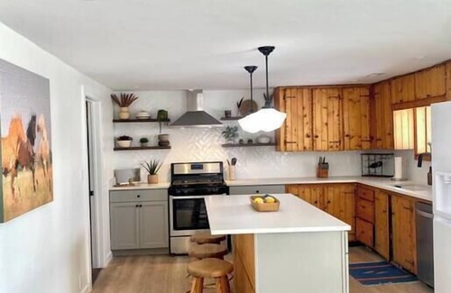 Corvallis House | 4BR Ranch w/Games + Deck + VIews | 4 Mi to Town