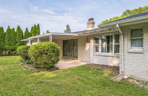 Newark House | 4br Retreat Near Christiana Mall & Ud Game Room, Patio, Golf Course View 4 Bedroom Home