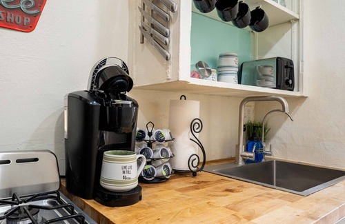 Downtown Tucson House | 4BR Retreat w/Yard – Spring Bliss & Relaxation!