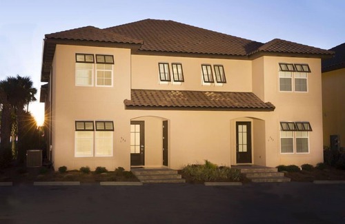 Miramar Beach House | 4BR seconds to beach Free Beach Srvc