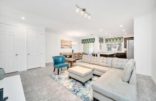 Four Corners House | 4BR Villa Home with Private Pool near Disney