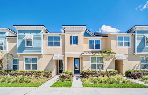 Four Corners House | 4BR Villa Home with Private Pool near Disney