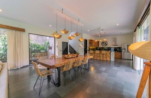 Dyanapura Villa | 4BR VILLA SEMINYAK DOUBLE SIX BEACH