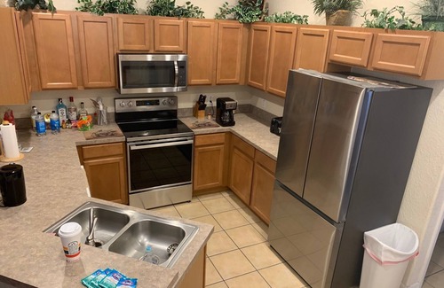 Four Corners House | 4BR VRBO Home 7 miles to Disney. Gated Community with Clubhouse & Amenities