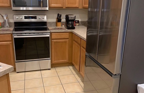 Four Corners House | 4BR VRBO Home 7 miles to Disney. Gated Community with Clubhouse & Amenities