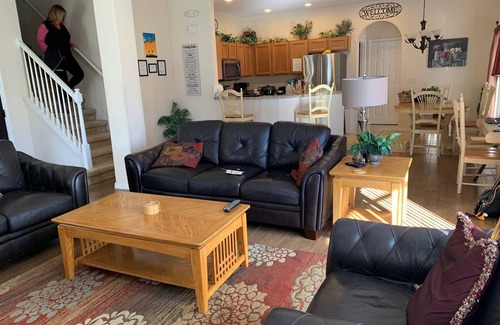 Four Corners House | 4BR VRBO Home 7 miles to Disney. Gated Community with Clubhouse & Amenities
