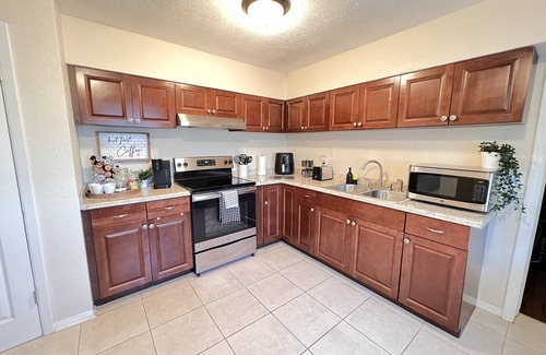 Daytona Beach House | 4BR W/2 King Beds - 7Min From Speedway & Beach