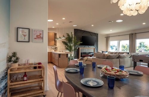 South Oceanside House | 4BR w ensuite Bathrooms. Sauna, next to beach, restaurants, 15min to Legoland