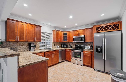 Palm Aire Village West House | 4BR w/Private Pool + Game Room | Prime Location